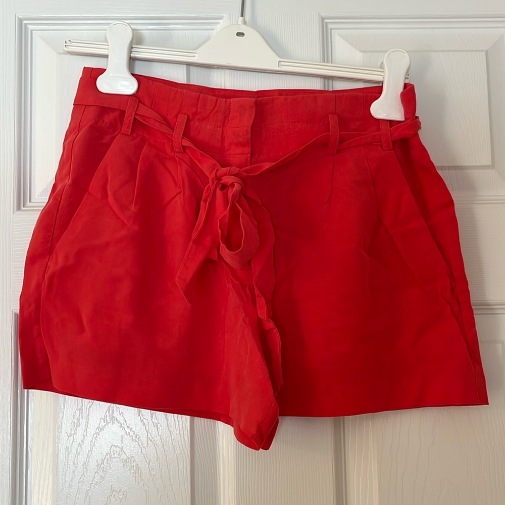 Bcbgmaxazria size 2 shorts with zipper and self tie belt. Hibiscus color.